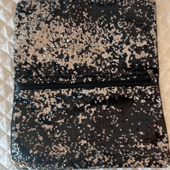 BCBG MaxAzria sequined clutch condition like new - Picture 3 of 4